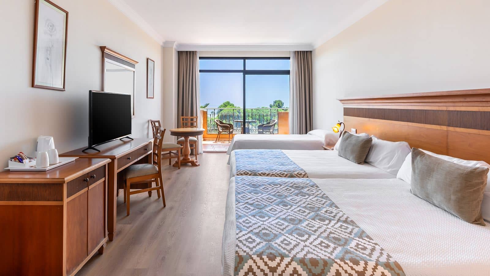 rooms-family-room-with-sea-view