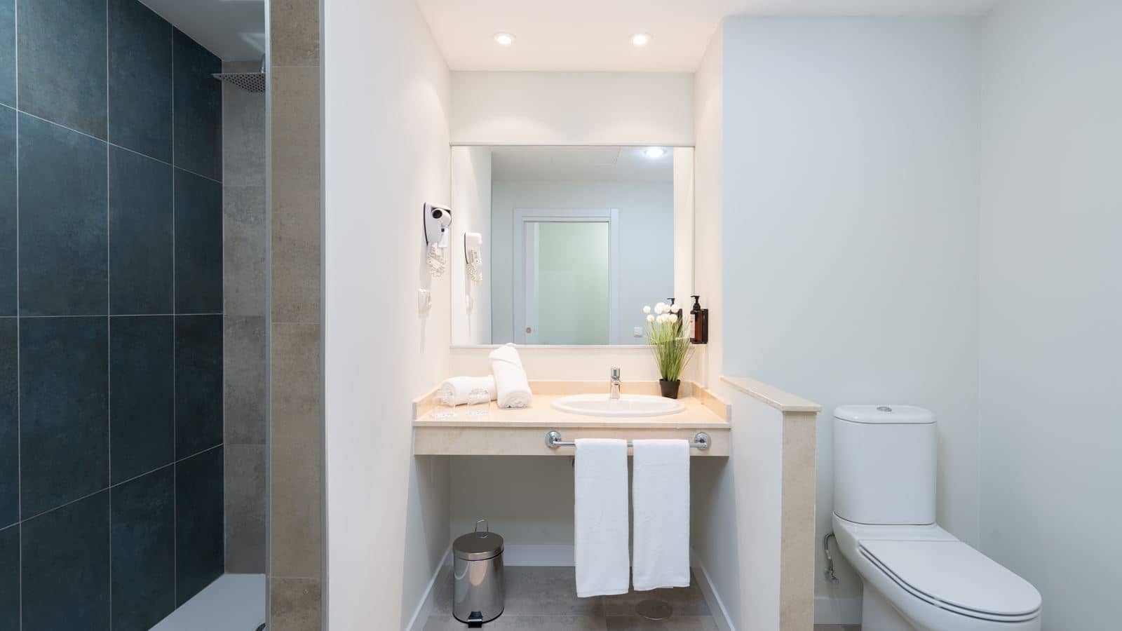 rooms-double-standard-room-with-balcony-or-terrace-dbldbe