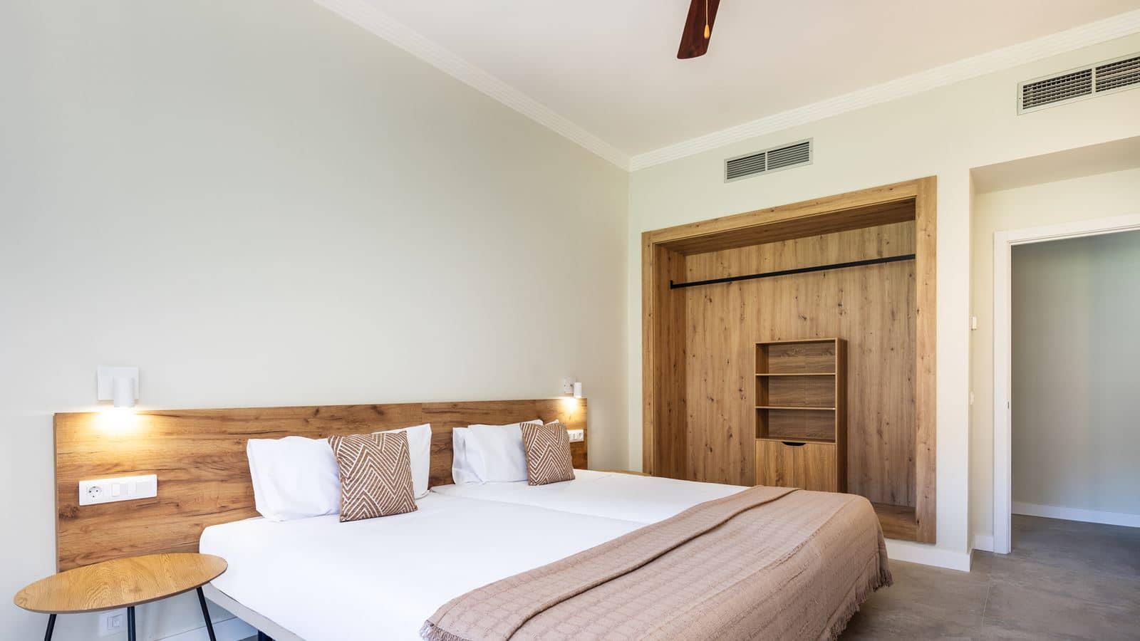 rooms-family-room-deluxe-with-balcony-or-terrace-fxe