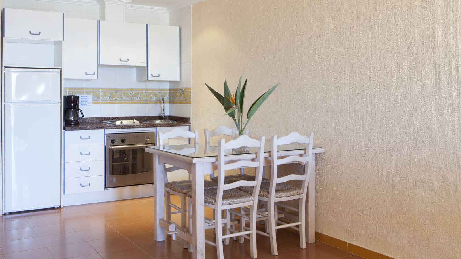 rooms-1-bedroom-apartmentaccess-to-beach