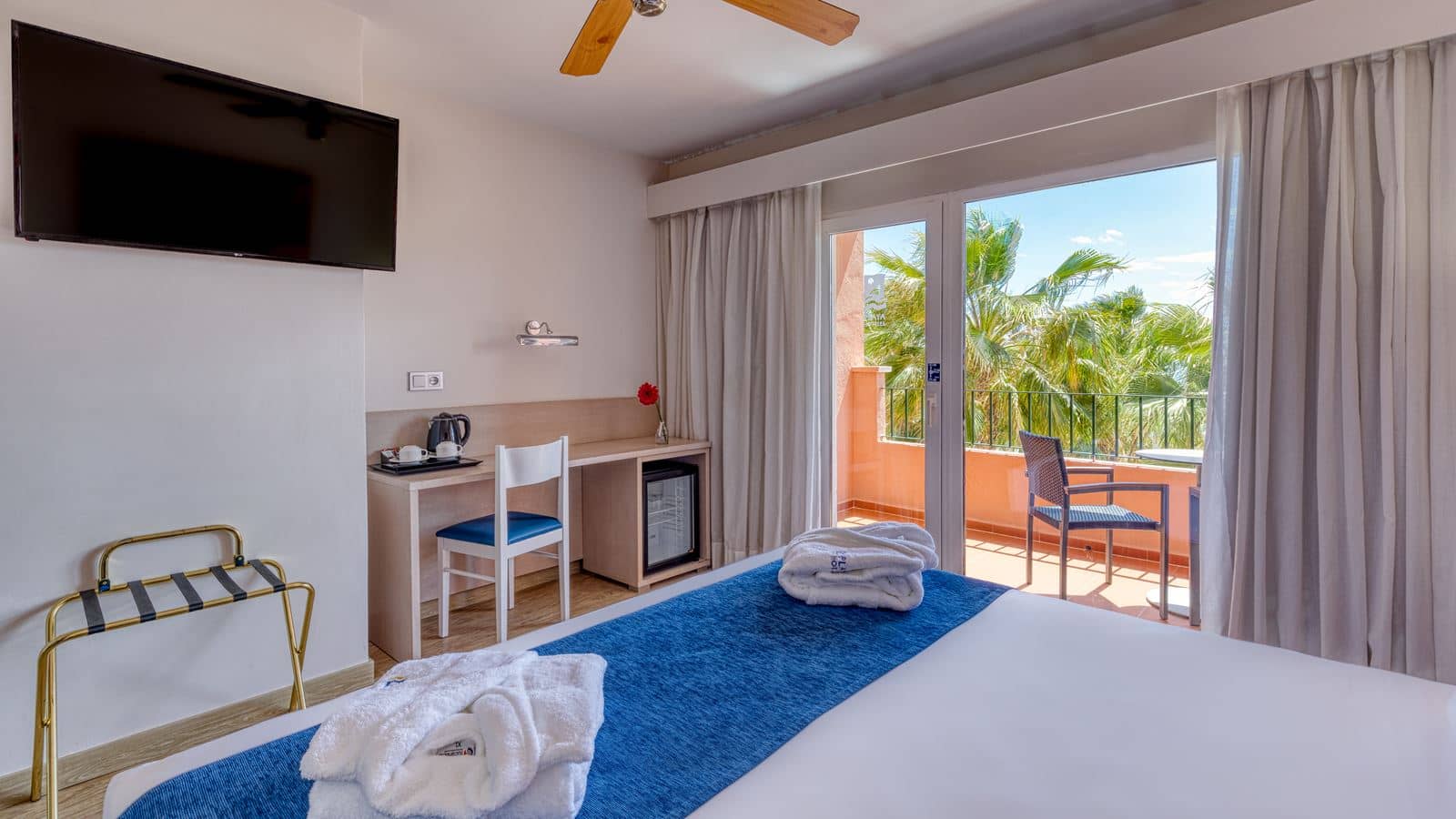 rooms-double-superior-front-sea-view