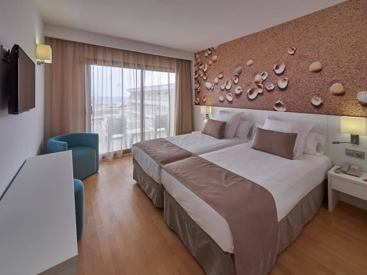 rooms-db-double-twin-room-balcony-or-terrace