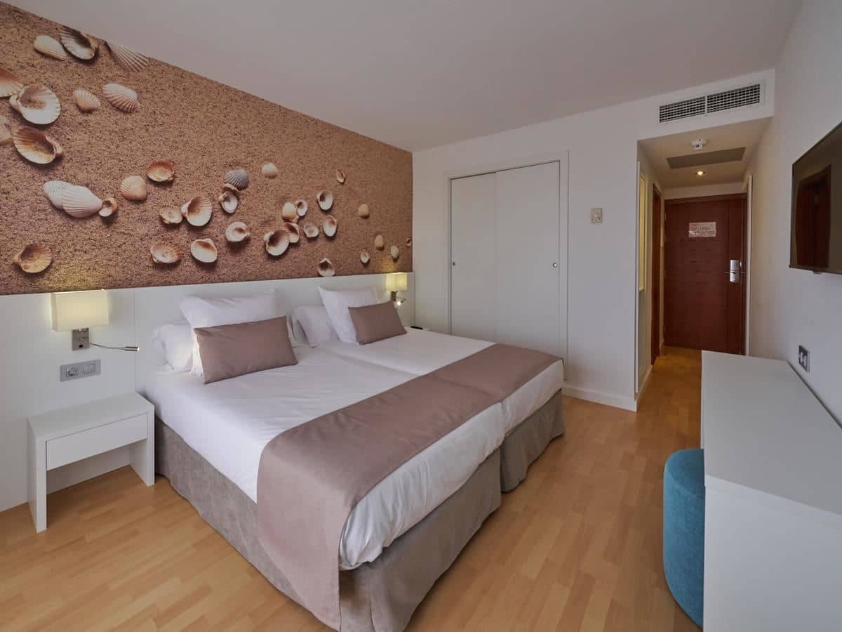 rooms-db-double-twin-room-balcony-or-terrace