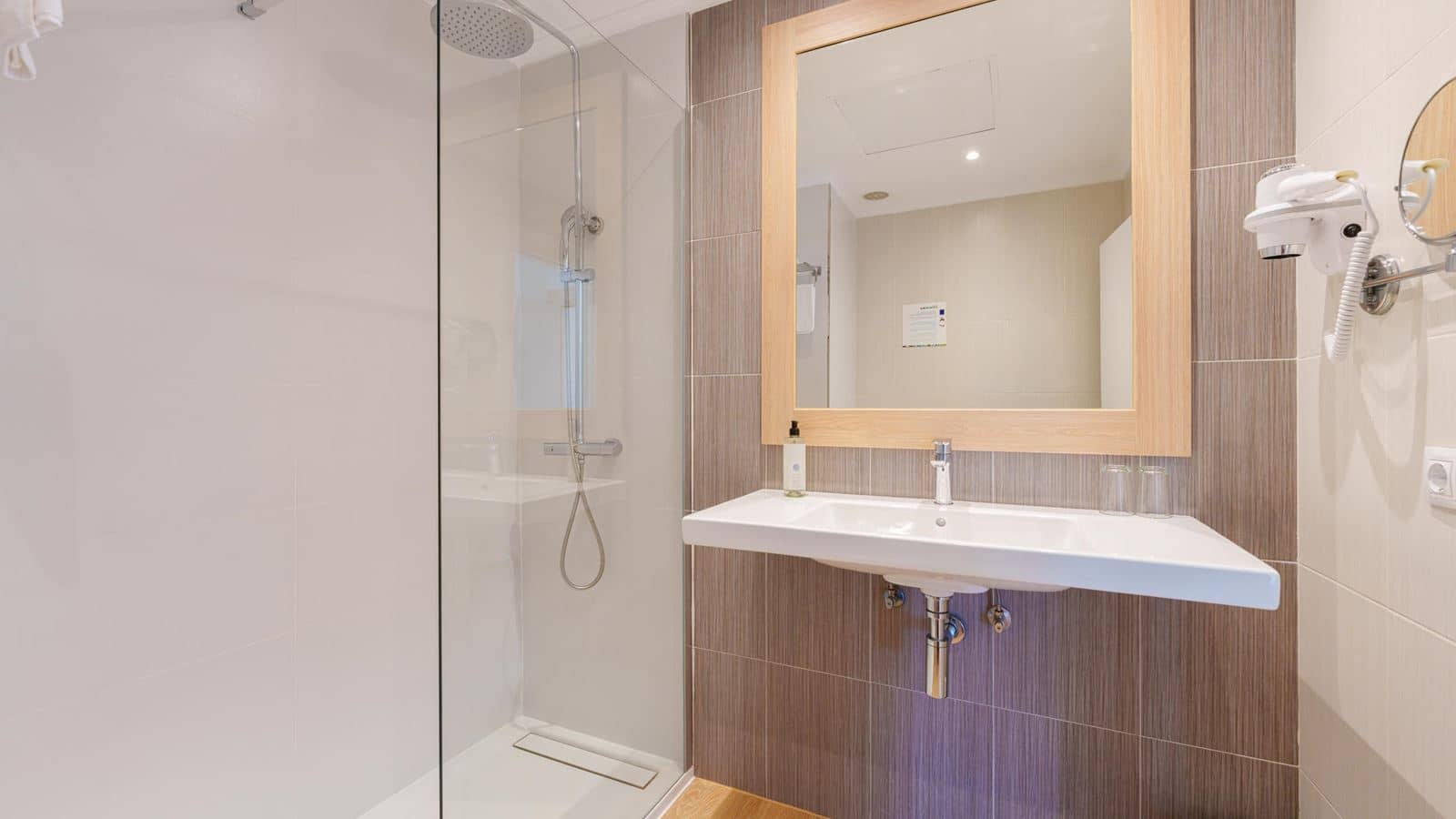 rooms-dbl-for-singleuse-balcony-or-terrace