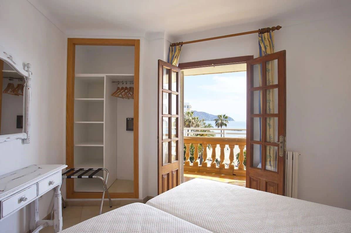 rooms-2-bedrfamily-apartment-sideseaview-bunkbeds-balcony-or-terrace