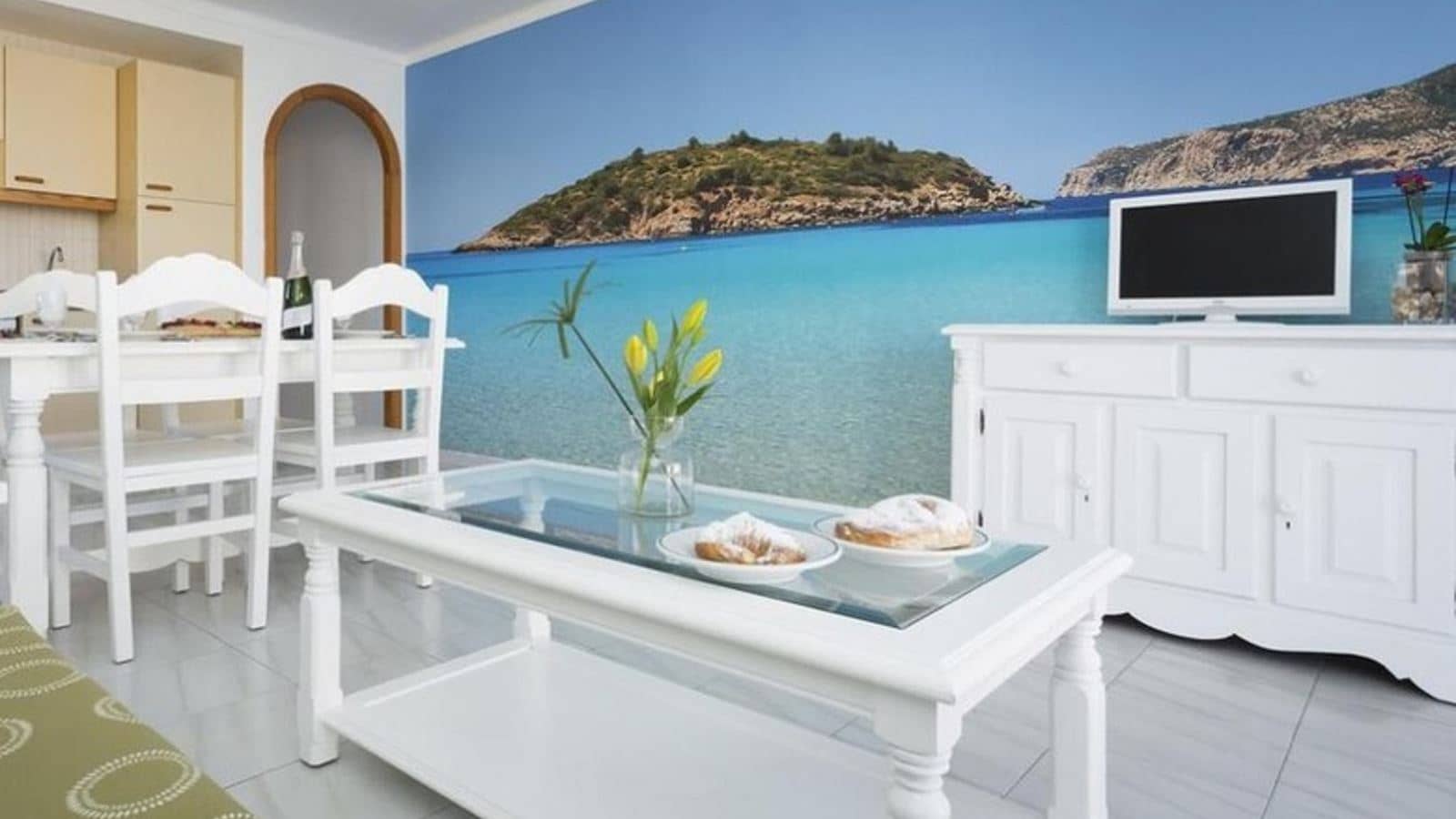 rooms-1-bedroom-apartment-balcony-or-terrace