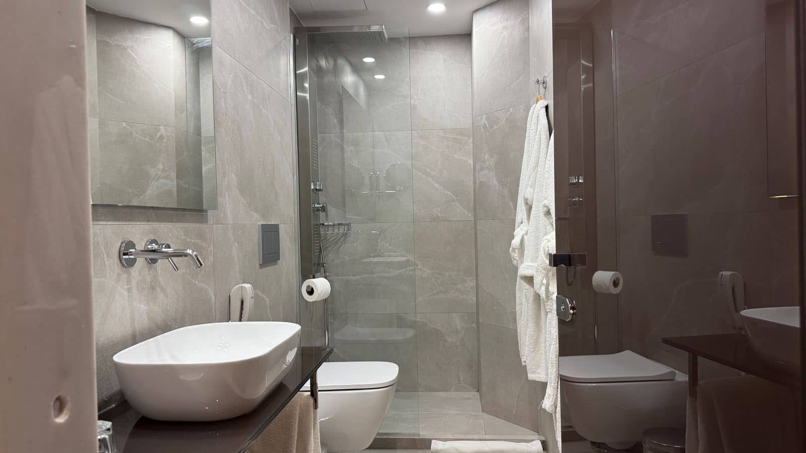 rooms-superior-room