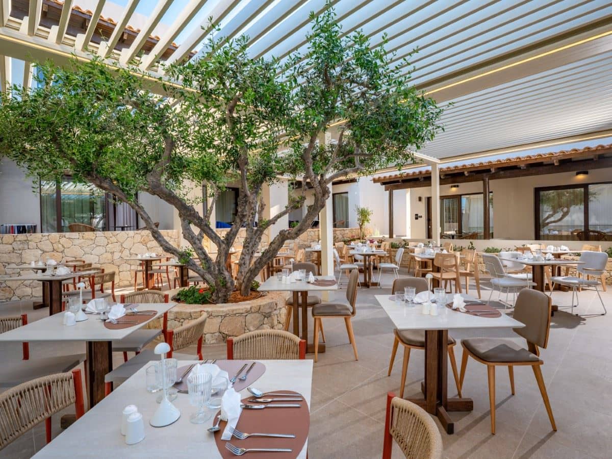 restaurants-main-restaurant-at-cactus-village