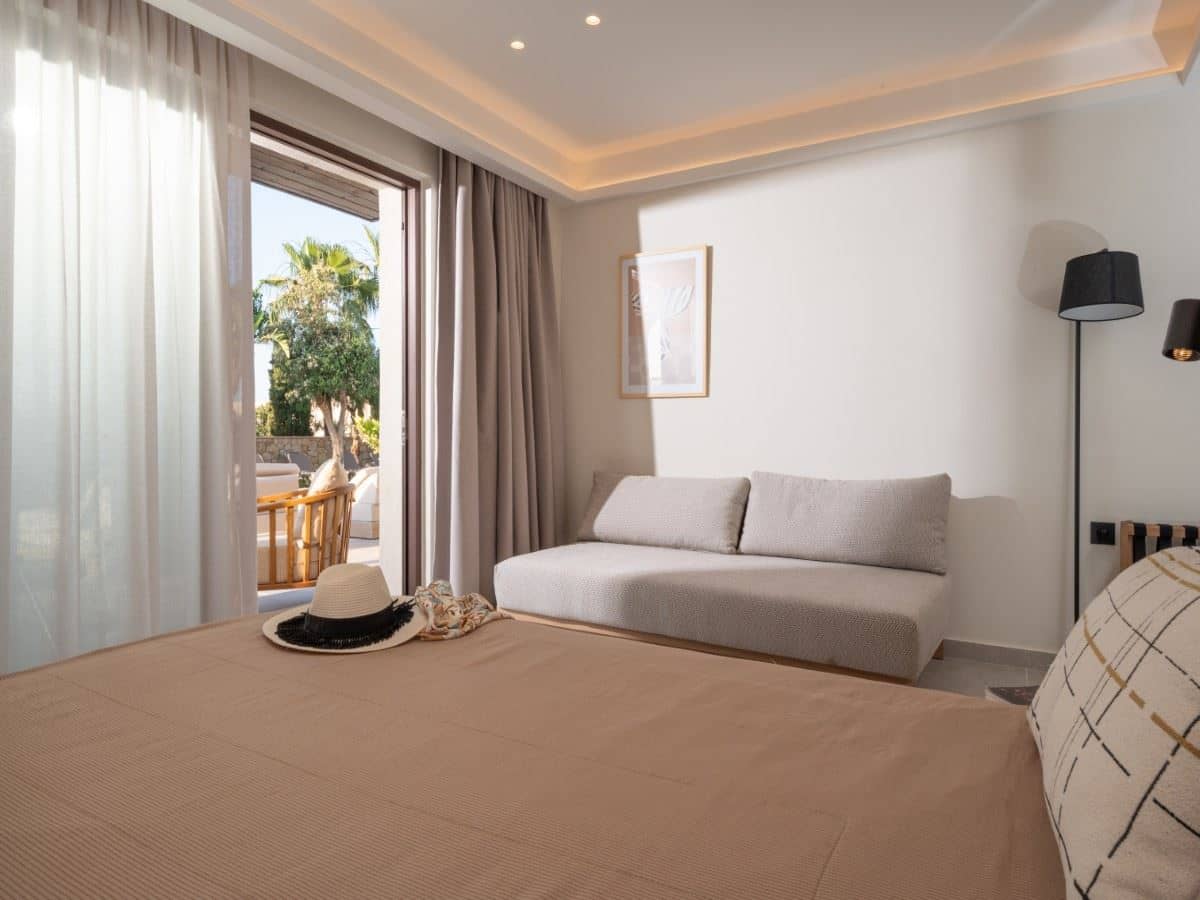 rooms-family-room-open-plan-shared-pool