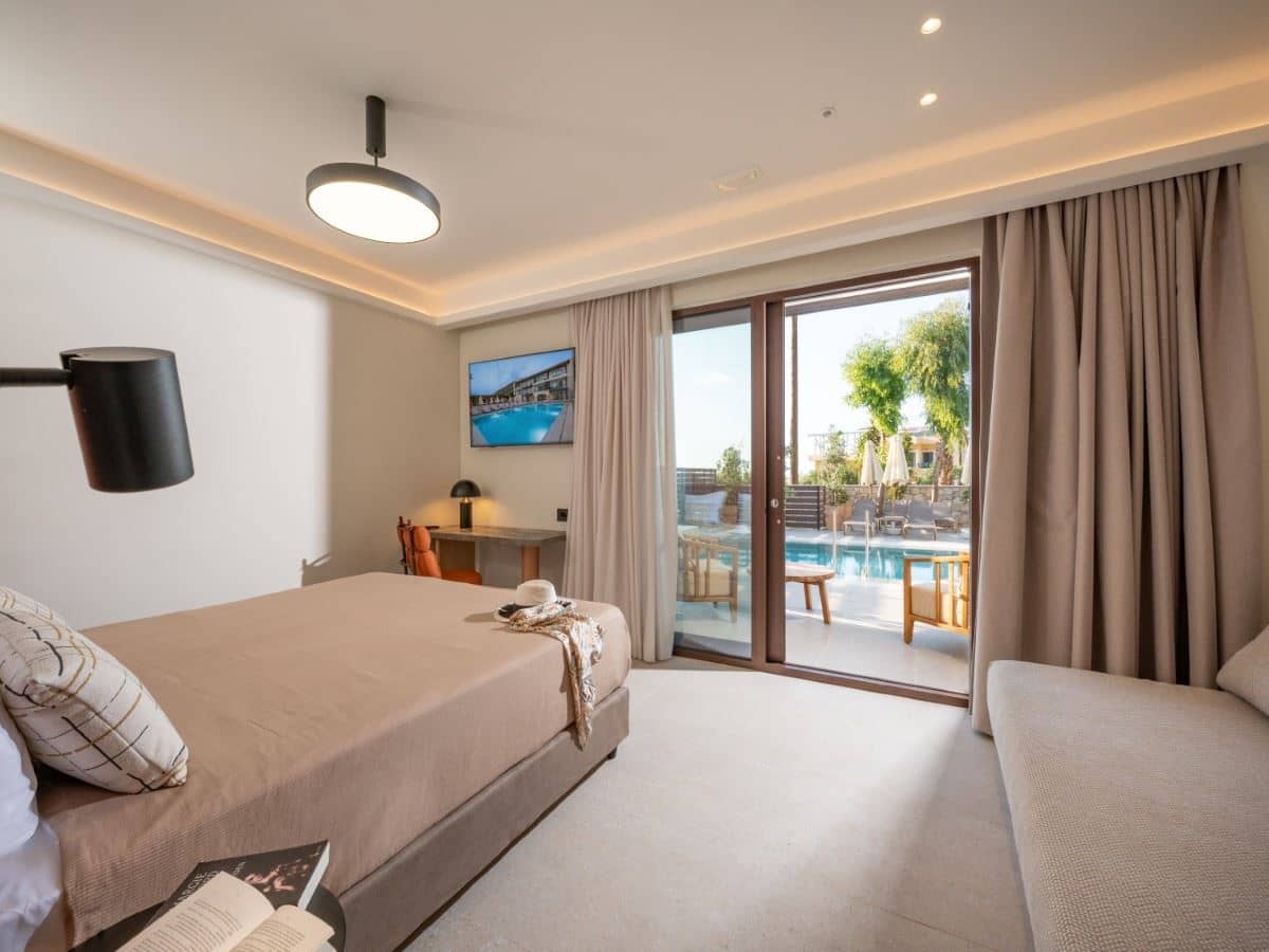 rooms-family-room-open-plan-shared-pool
