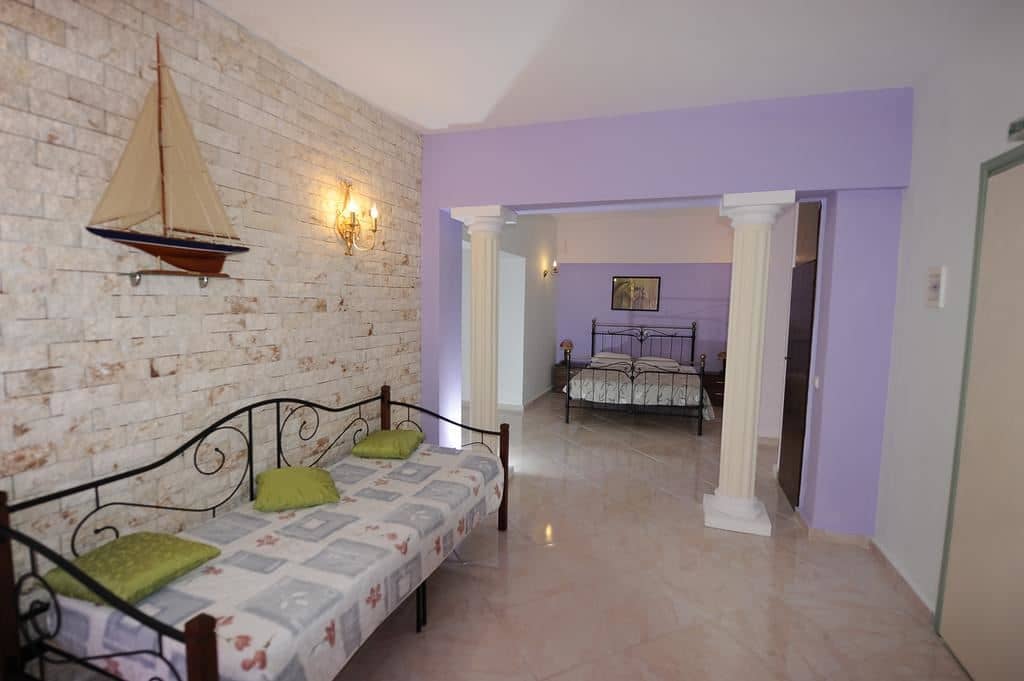 rooms-family-2-bedrooms-garden-view
