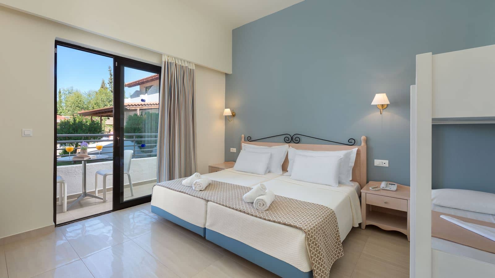 rooms-maisonette-with-balcony