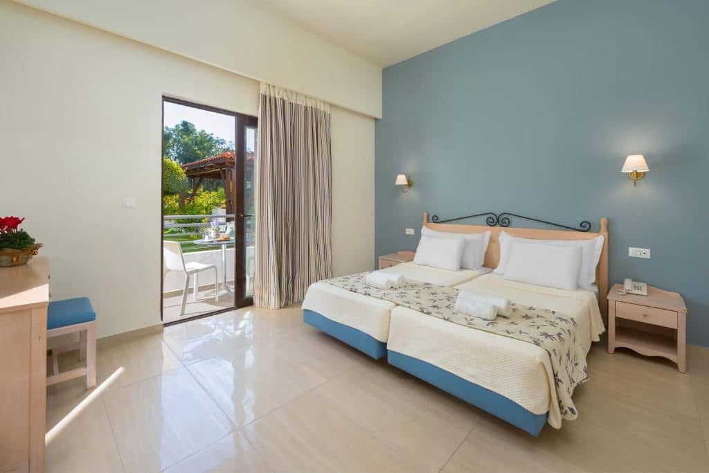 rooms-double-room-garden-view-with-balcony