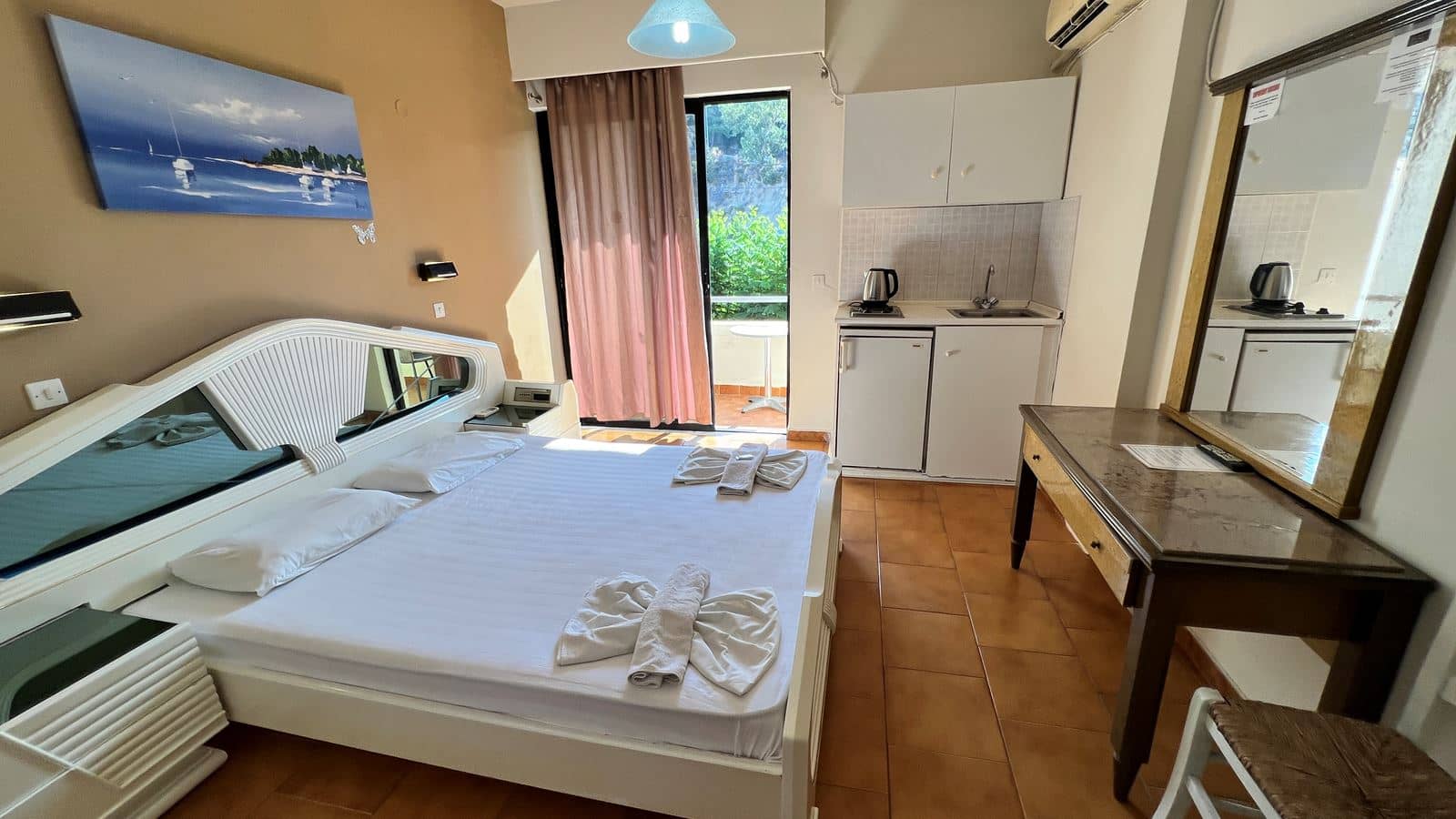 rooms-room-double-balcony