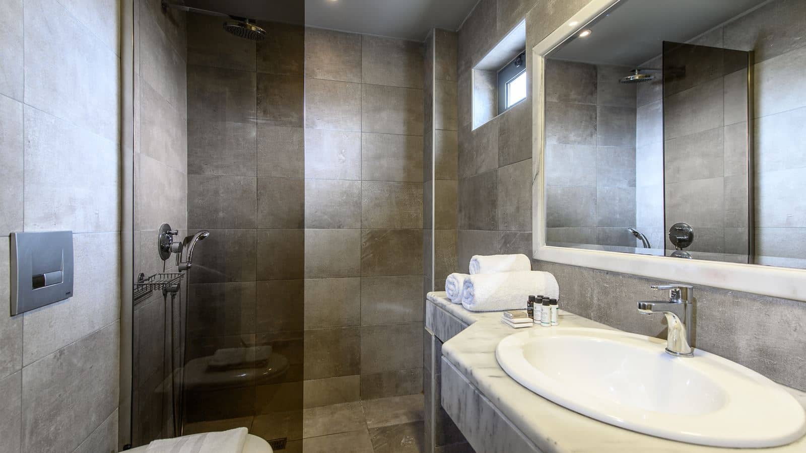 rooms-double-room-balcony-or-terrace