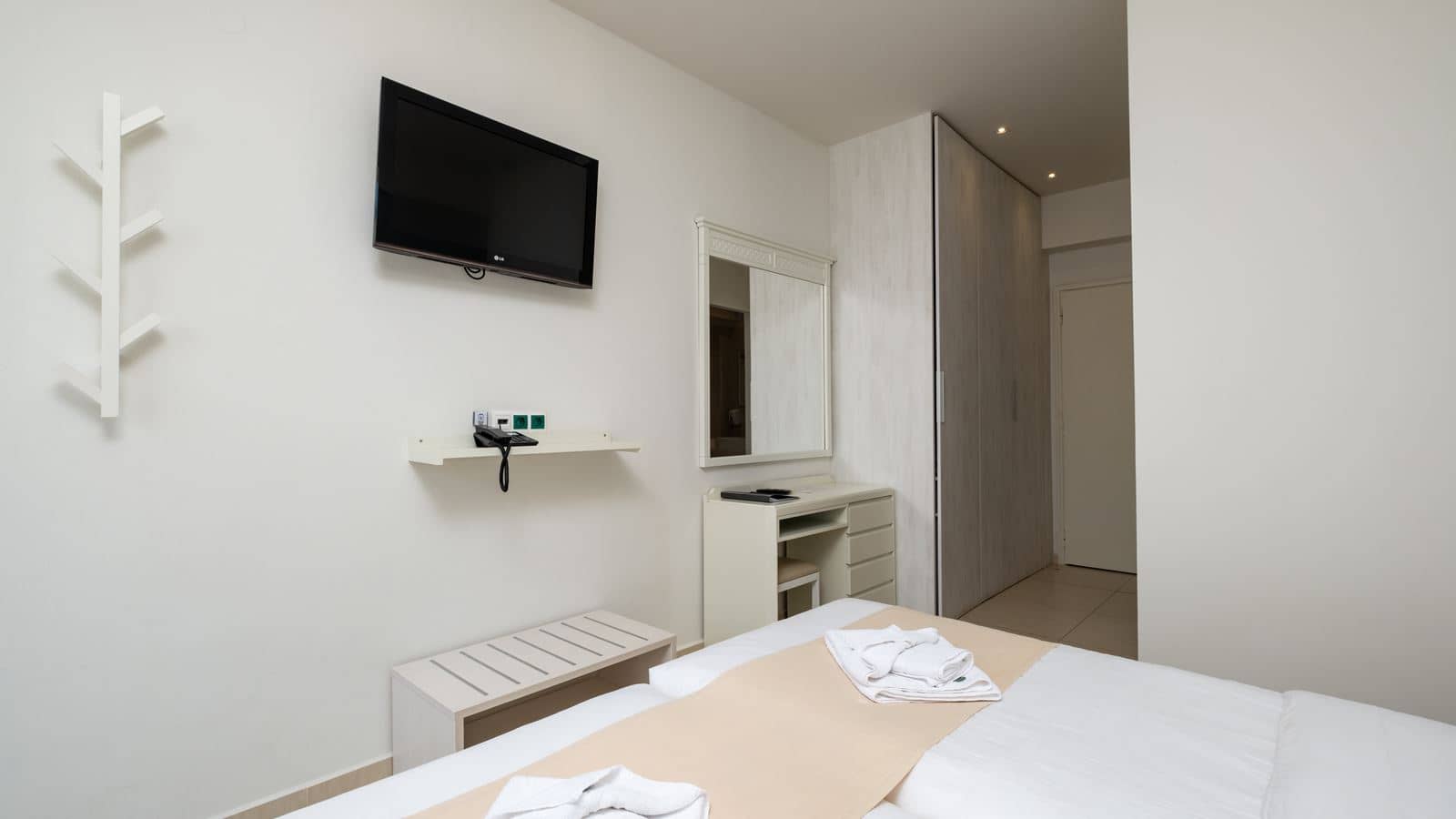 rooms-standard-room-land-view