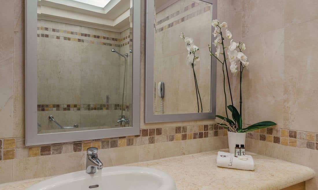 rooms-superior-single-gv-with-balcony-or-terrace