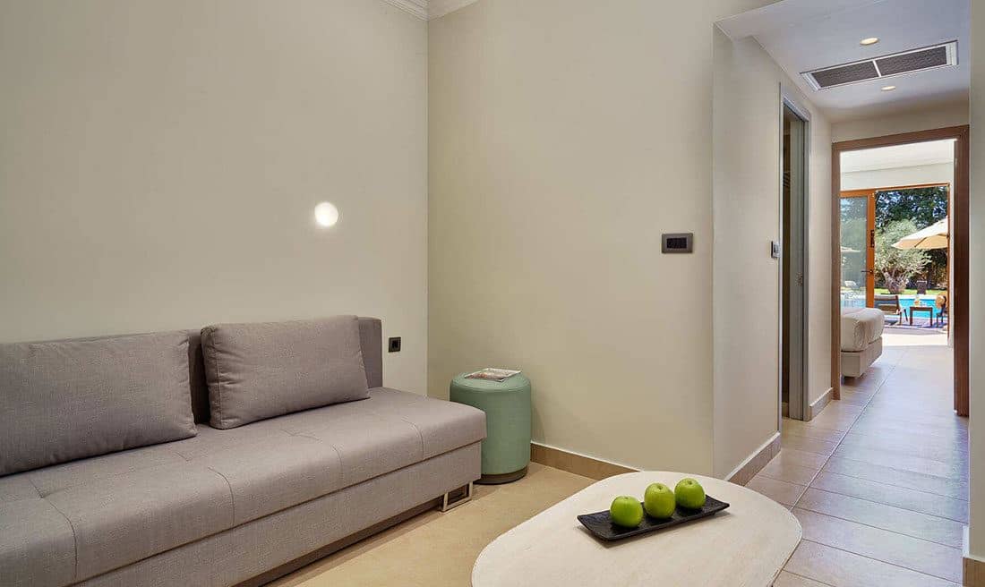 rooms-suite-sharing-pool-jacuzzi-gv
