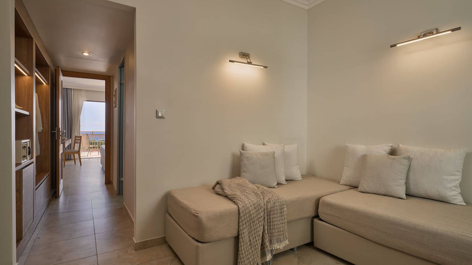 rooms-family-suite-sv-1-bedroom