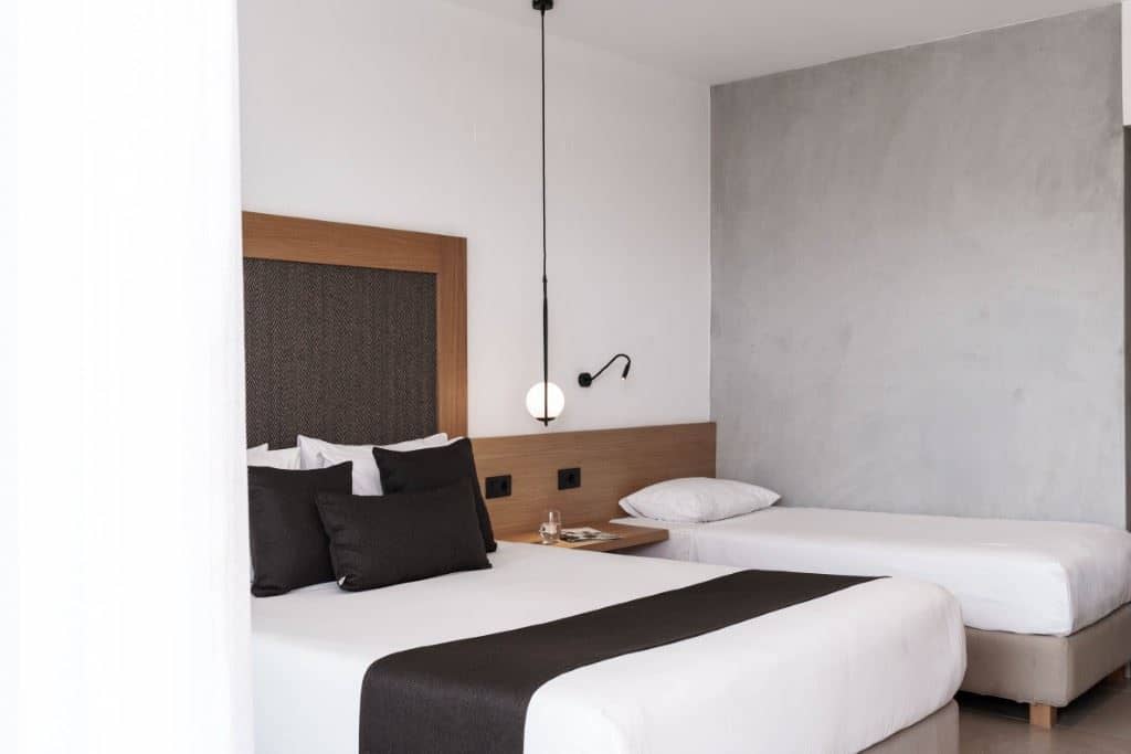 rooms-double-room-balcony-or-terrace