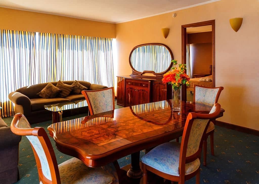 rooms-deluxe-suite