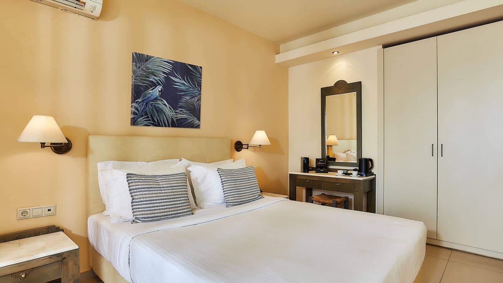 rooms-family-room-1-separate-bedroom