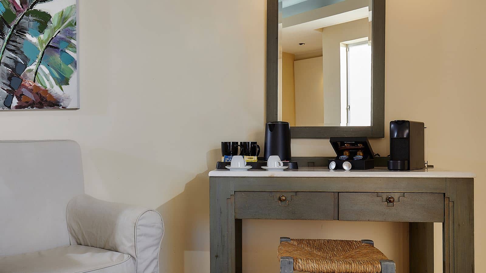 rooms-family-room-1-separate-bedroom