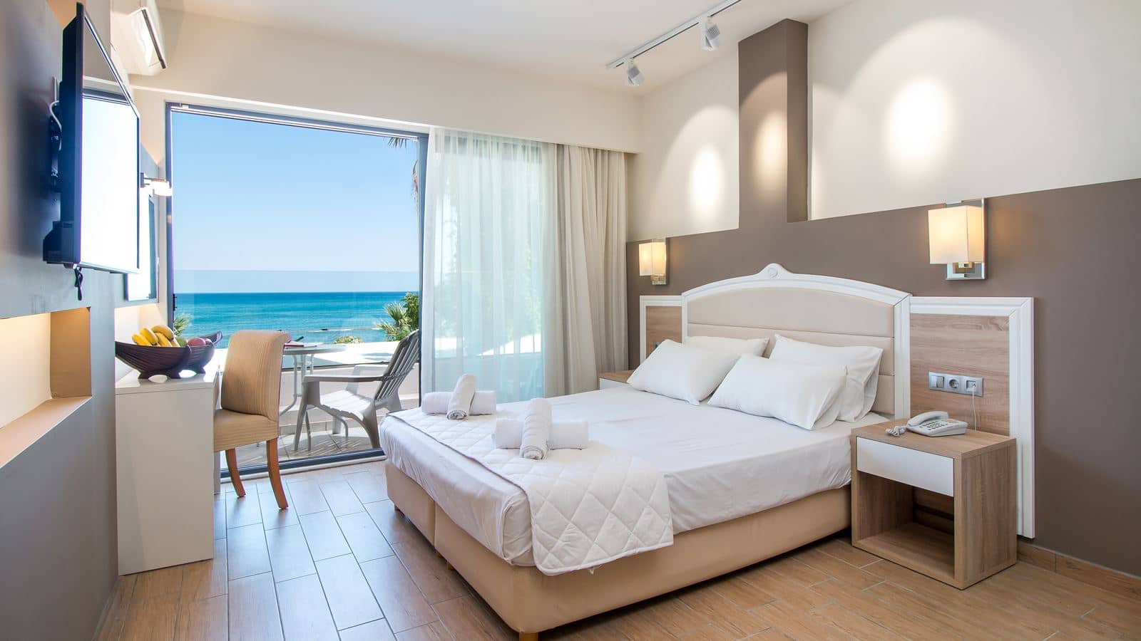 rooms-luxury-room-sea-view-balcony
