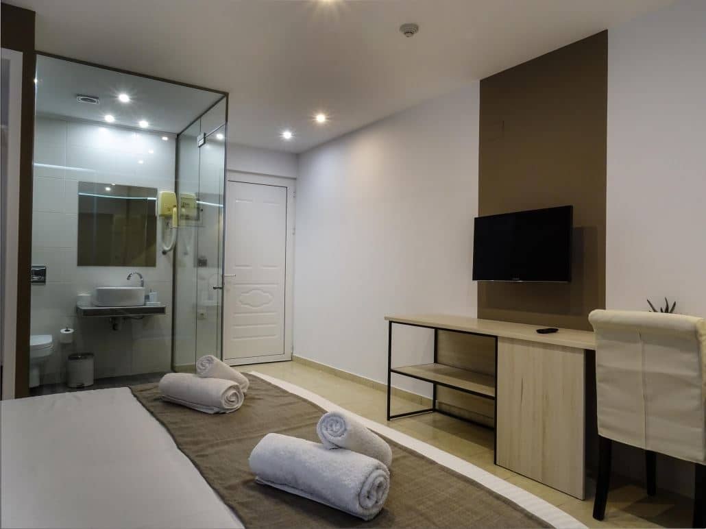 rooms-luxury-room-garden-view-balcony