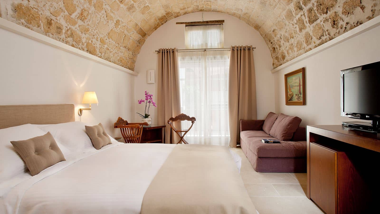 rooms-pool-view-suite