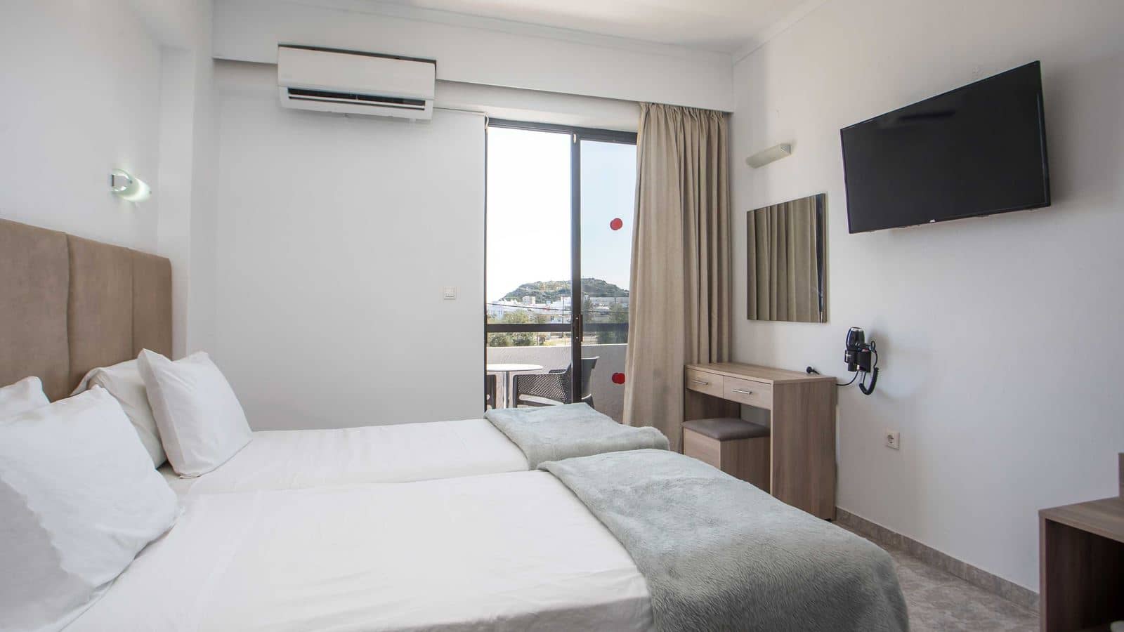 rooms-studio-garden-view-balcony