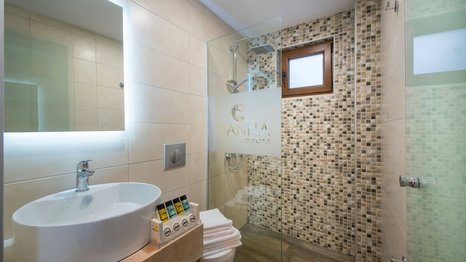 rooms-suite-land-view