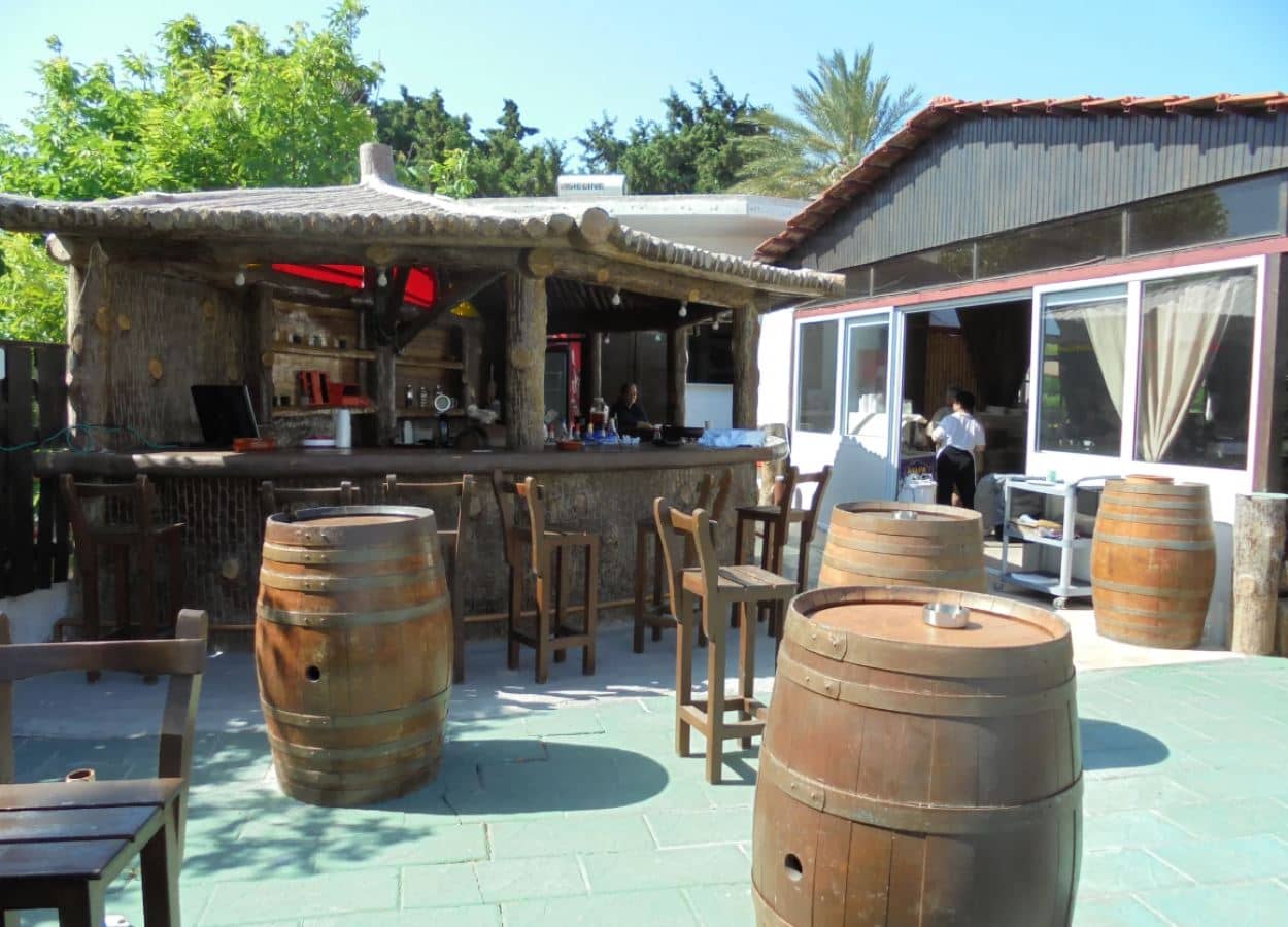 bars-pool-snack-bar