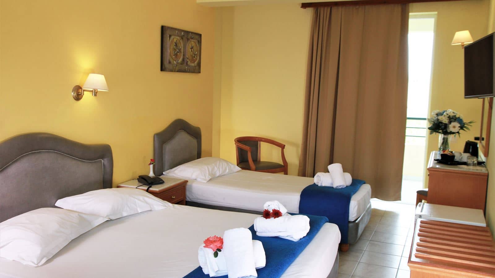 rooms-family-side-sea-view-balcony-or-terrace
