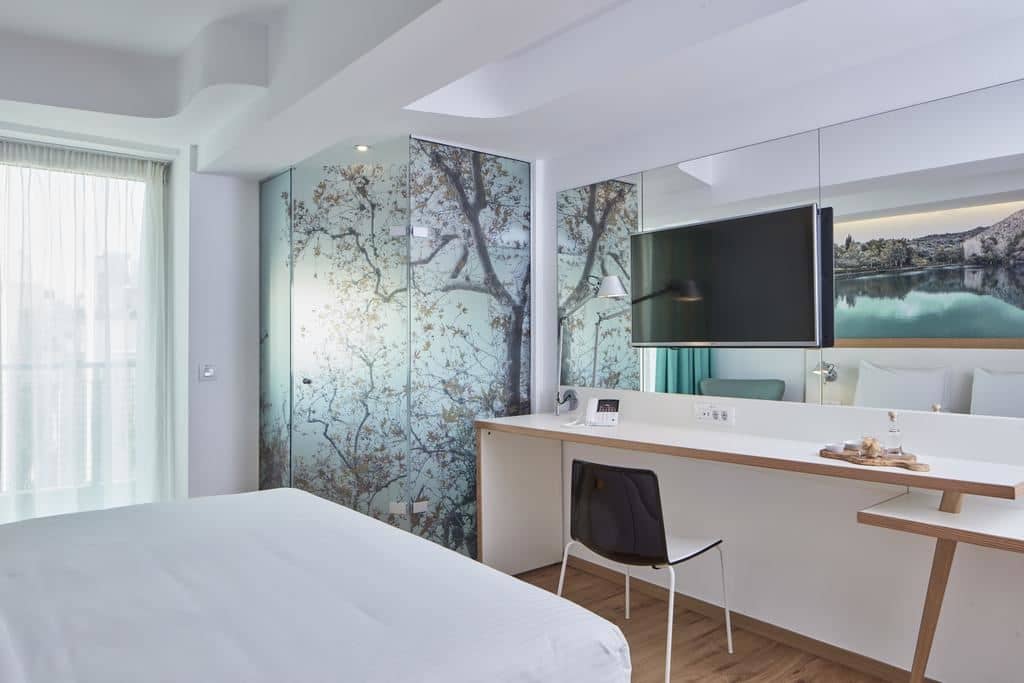 rooms-urban-room