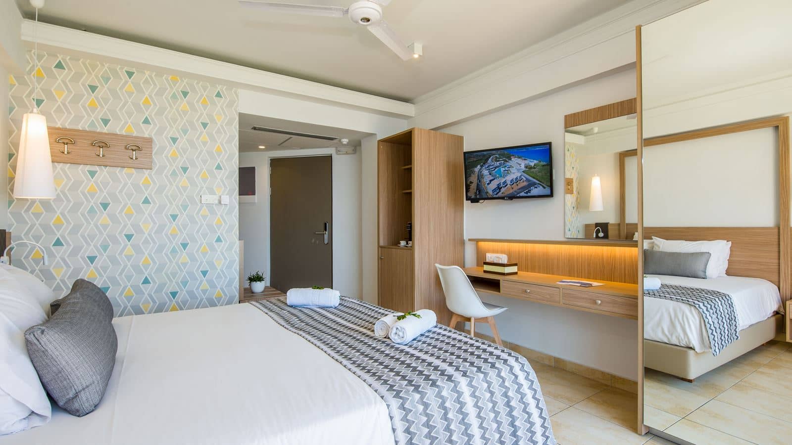rooms-twin-room-superior-balcony-or-terrace