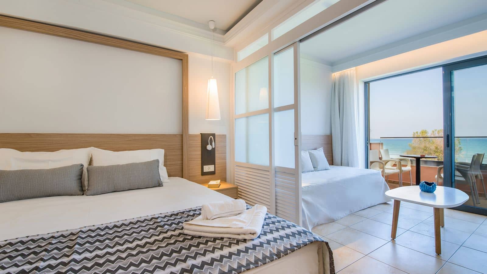 rooms-family-room-superior-sea-view