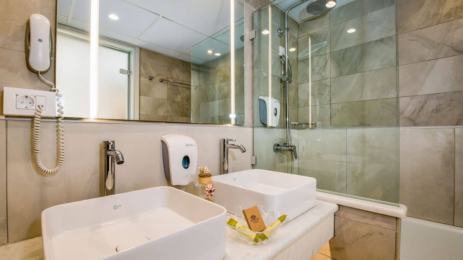 rooms-family-room-superior-sea-view