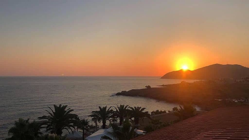 rooms-deluxe-room-with-direct-sea-view