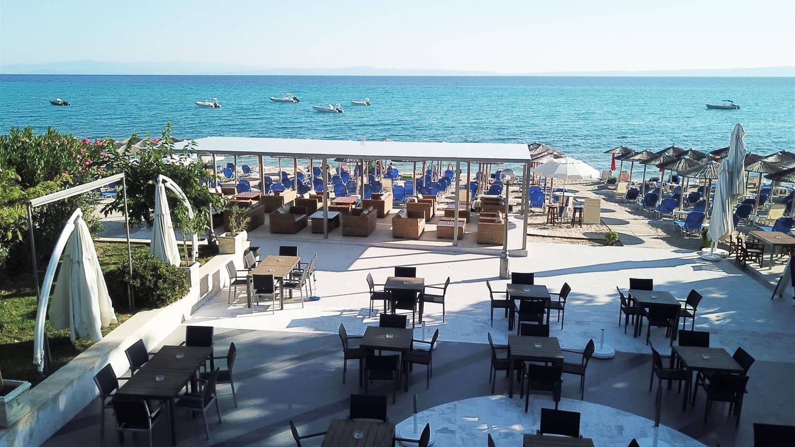 bars-naias-beach-bar
