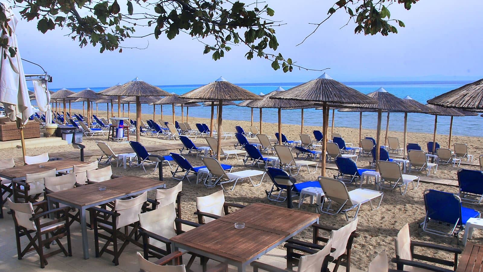 bars-naias-beach-bar