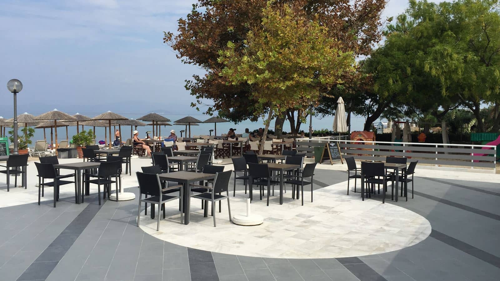 bars-naias-beach-bar