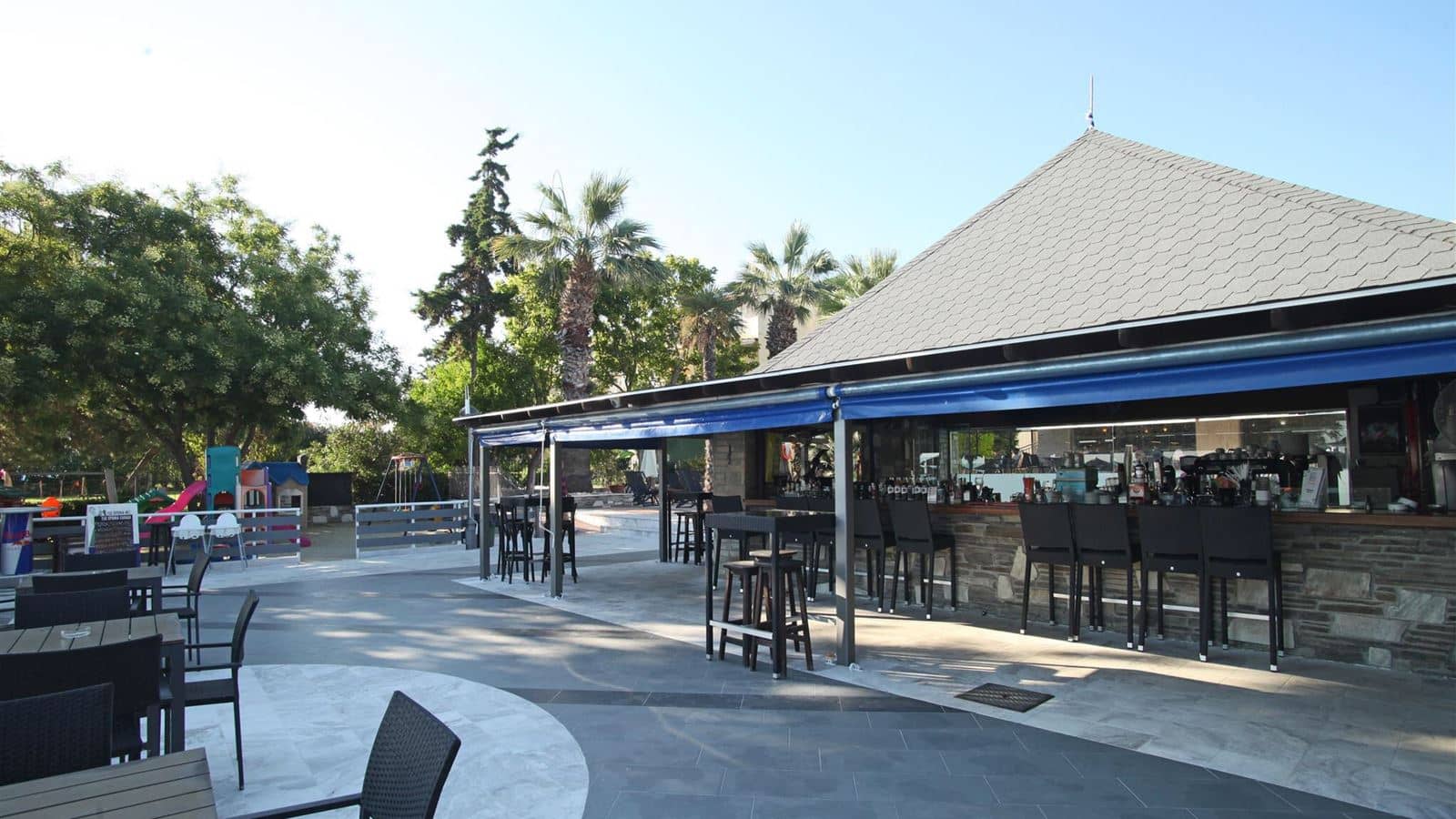 bars-naias-beach-bar