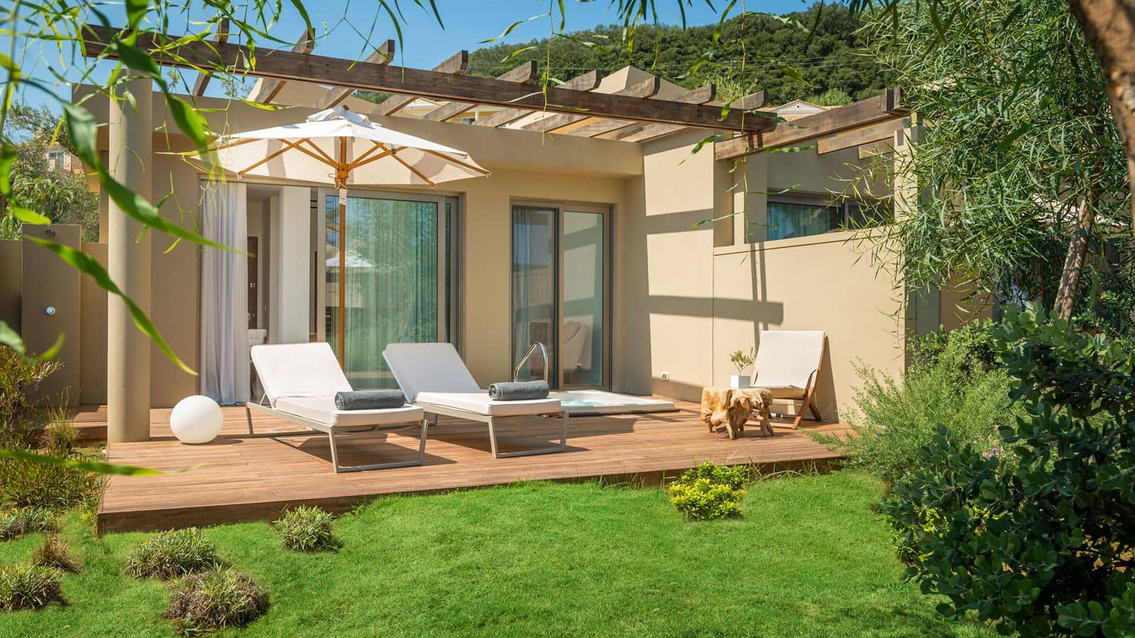 rooms-pavilion-retreat-garden-view-with-outdoor-jacuzzi