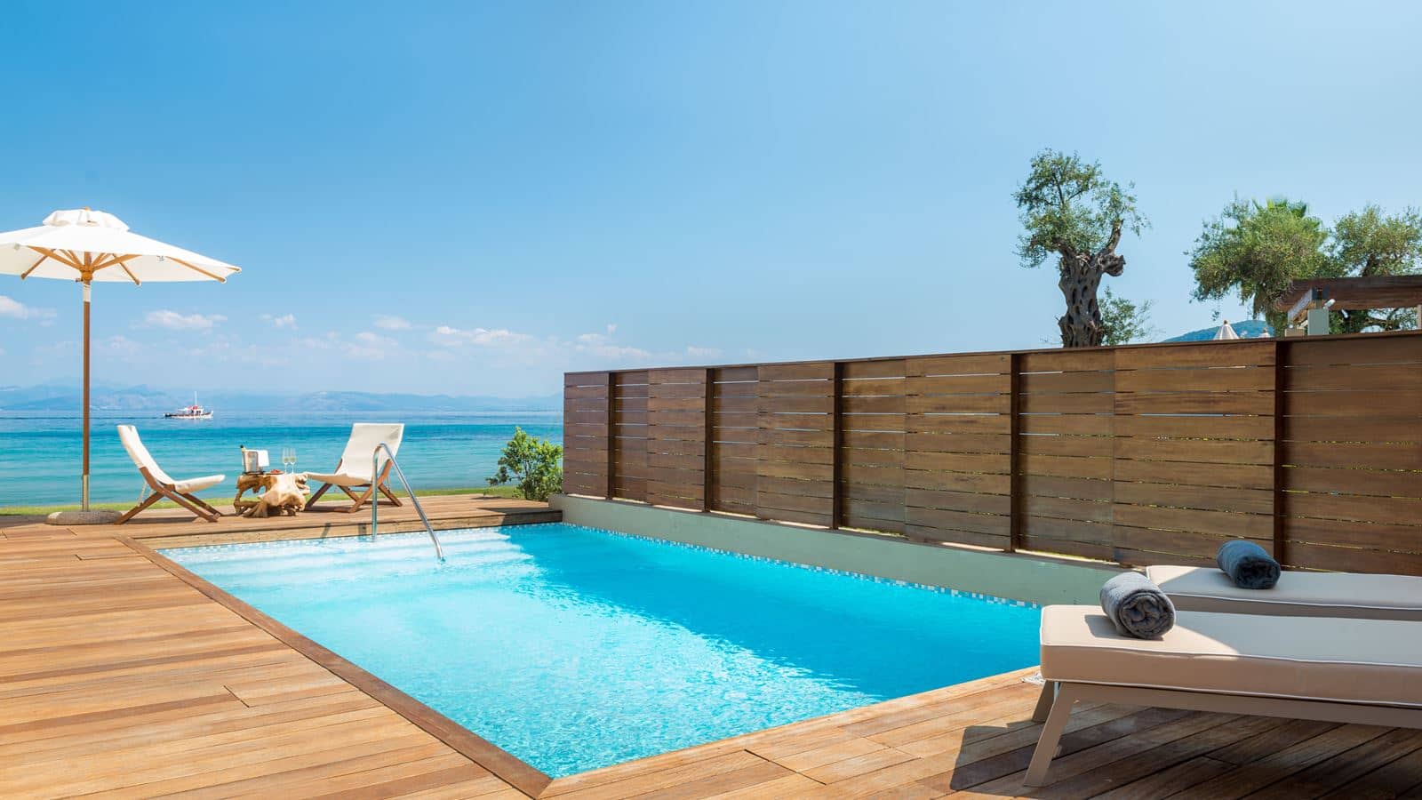 rooms-pavilion-suite-waterfront-with--private-pool