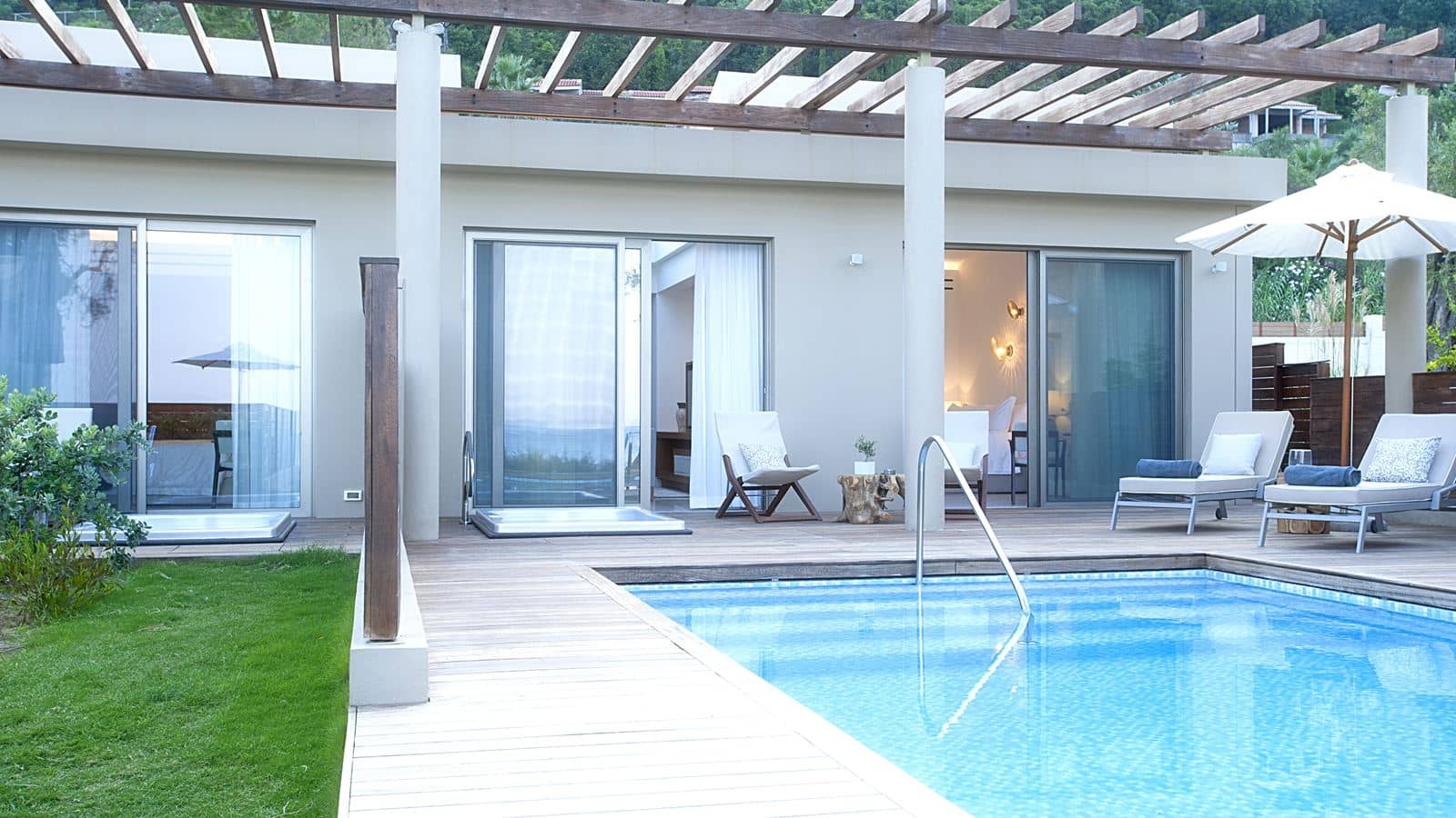 rooms-grand-pavilion-garden-view-with-jacuzzi-and-private-pool