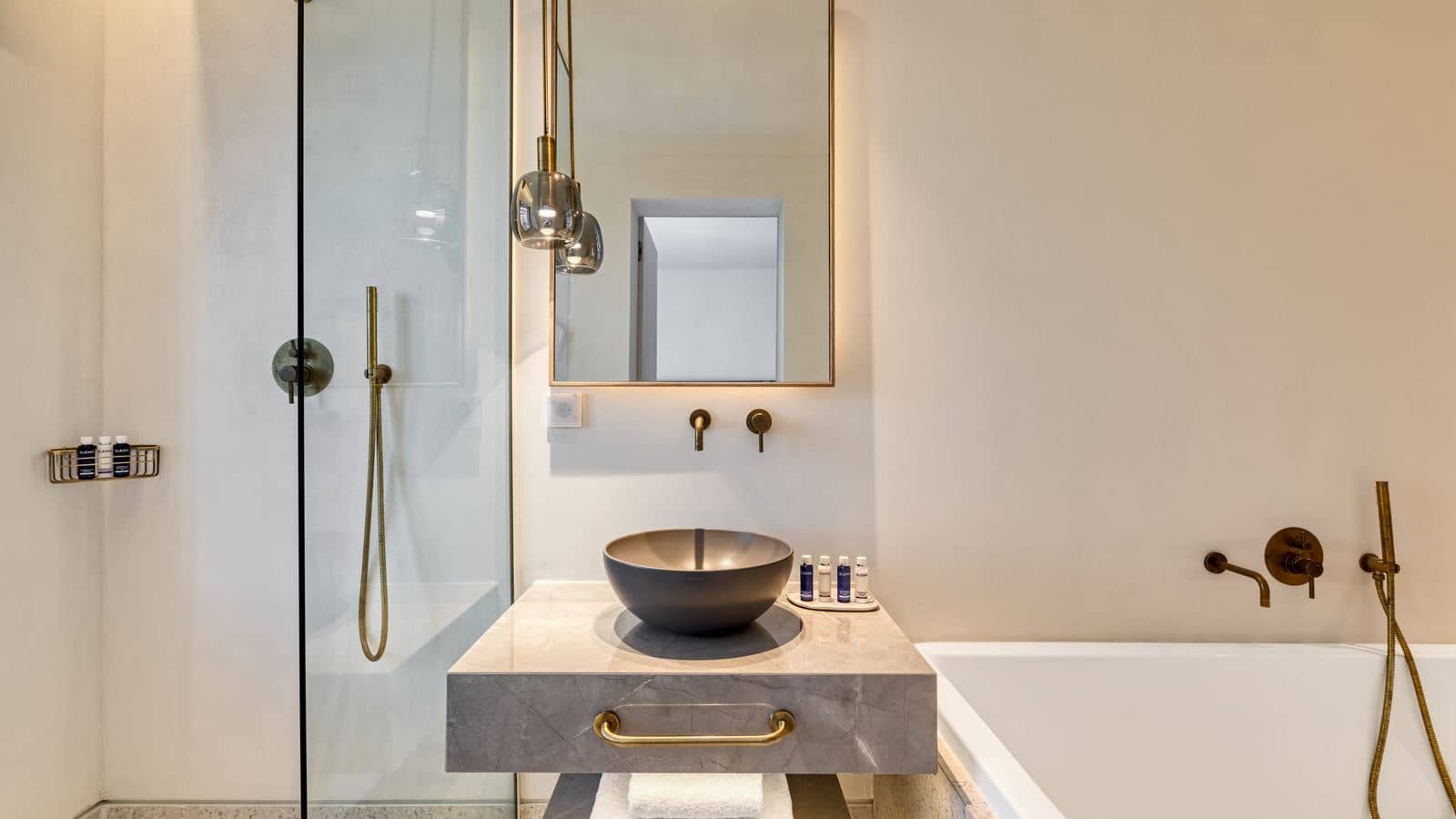 rooms-opal-suite-sea-view-with-outdoor-jacuzzi