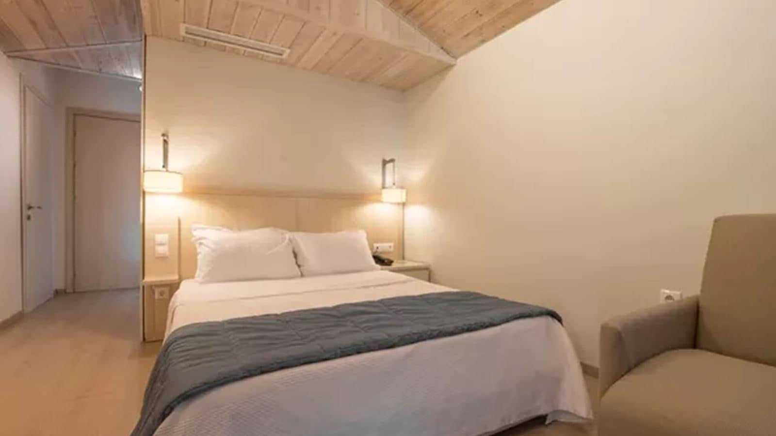 rooms-superior-room-inland-view