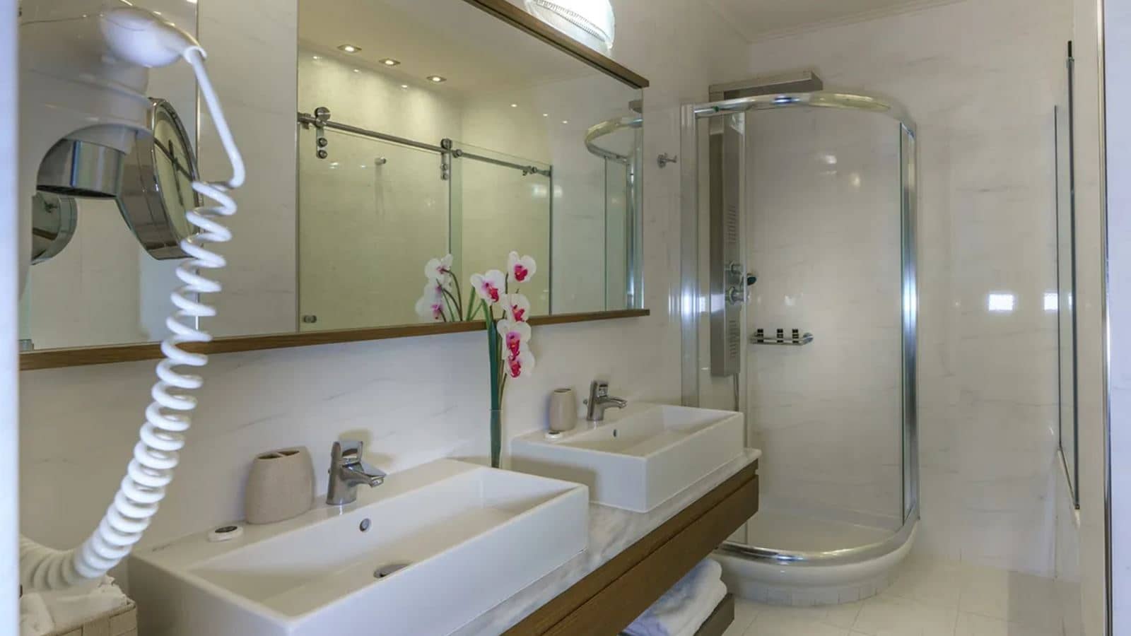 rooms-suite-inland-view