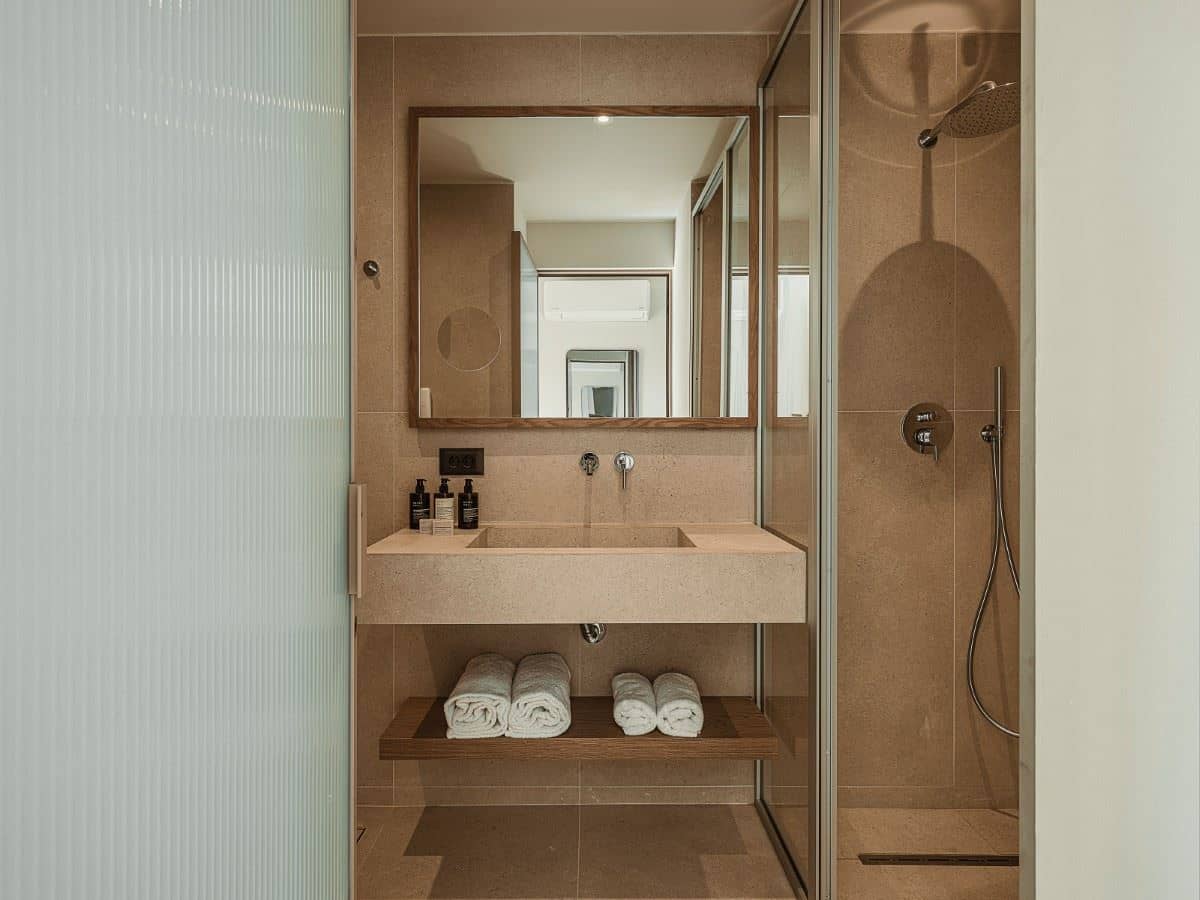 rooms-superior-side-sea-view-balcony-or-terrace